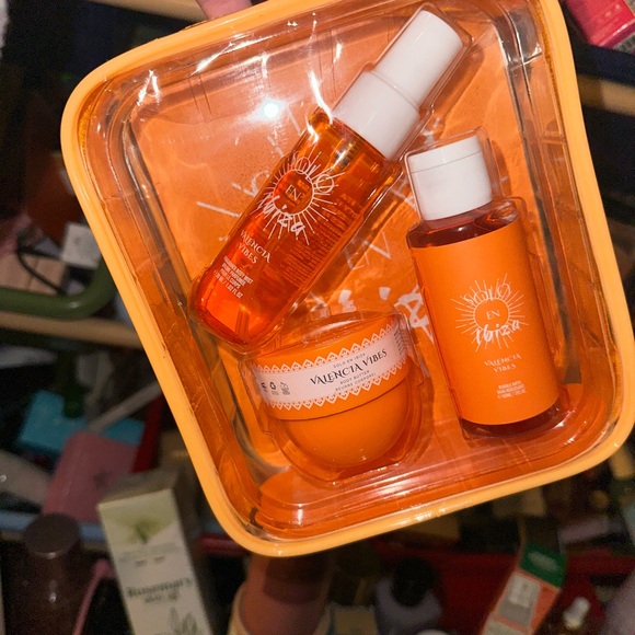 Valencia Vibes Skincare Set in Solo - Picture 1 of 2